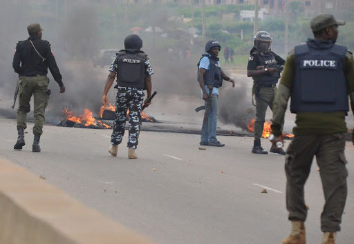 Police kill gunmen