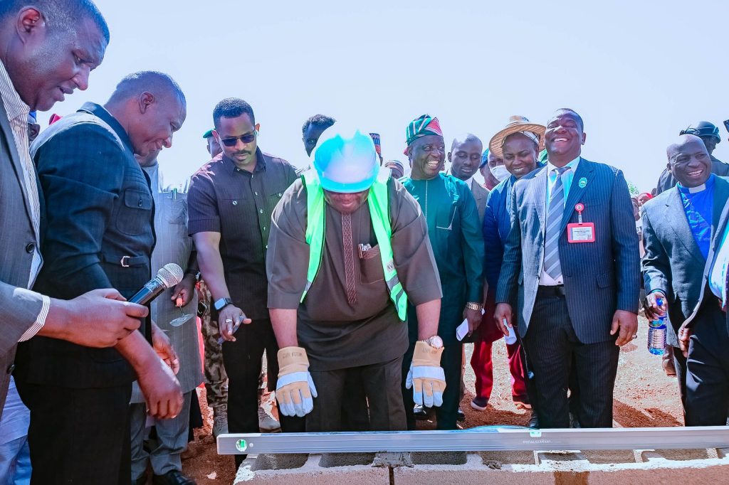 Gov Mutfwang 2