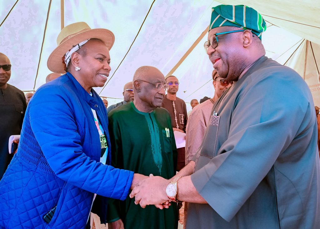 Gov Mutfwang and a lady